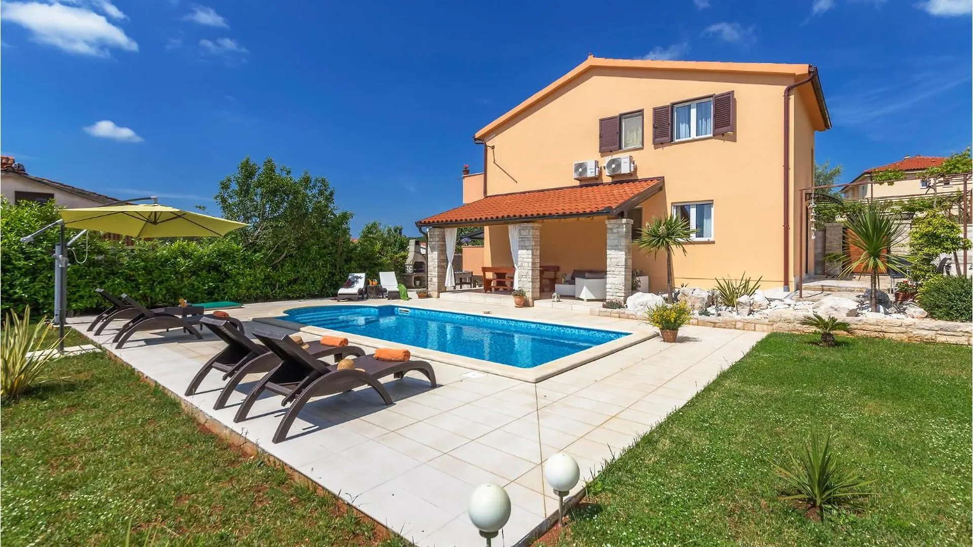 Stunning Home In Krnica With Wifi