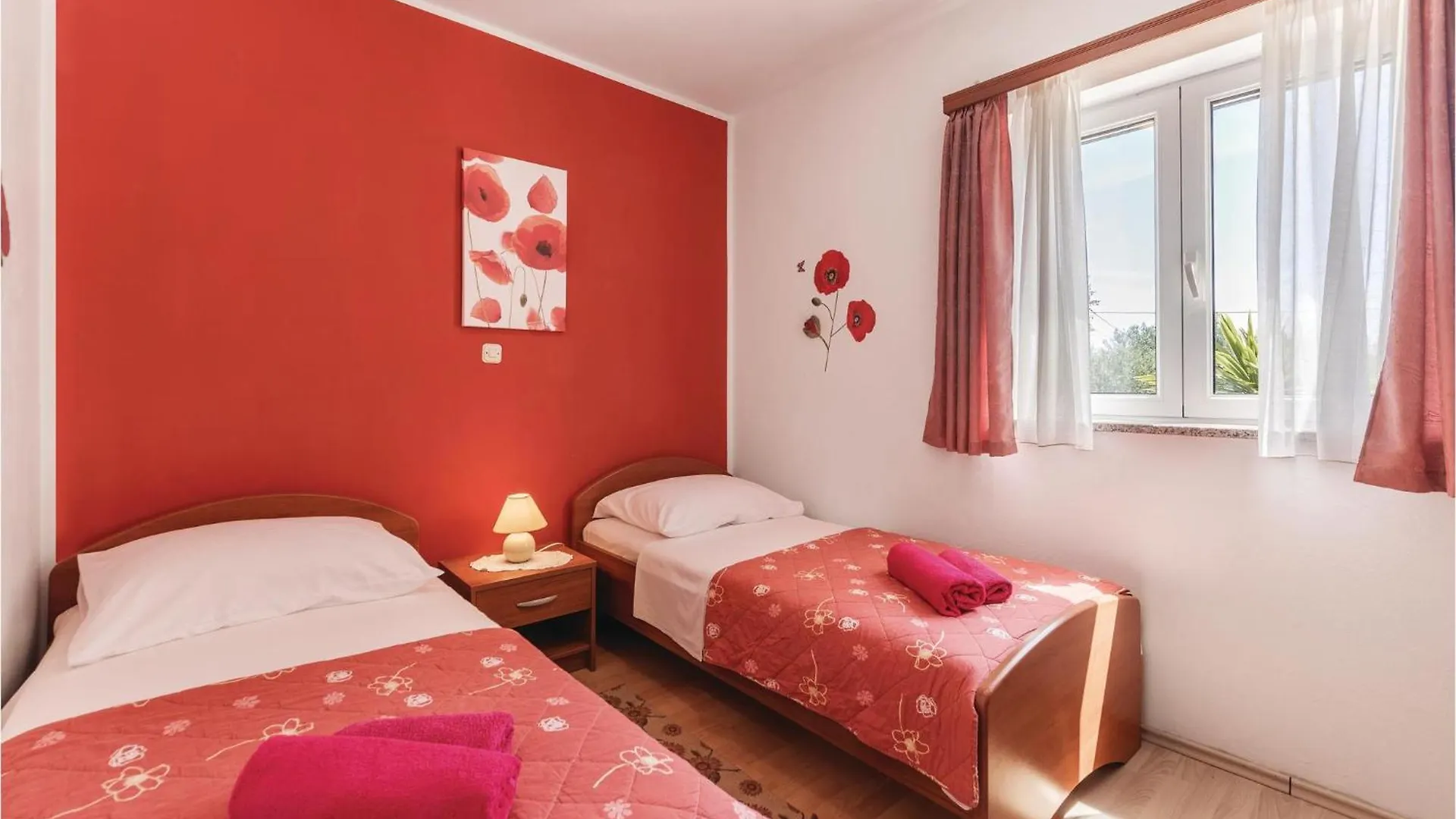 Stunning Home In Krnica With Wifi Дом отдыха