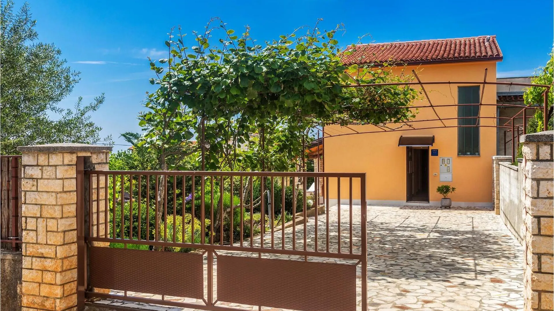 Stunning Home In Krnica With Wifi