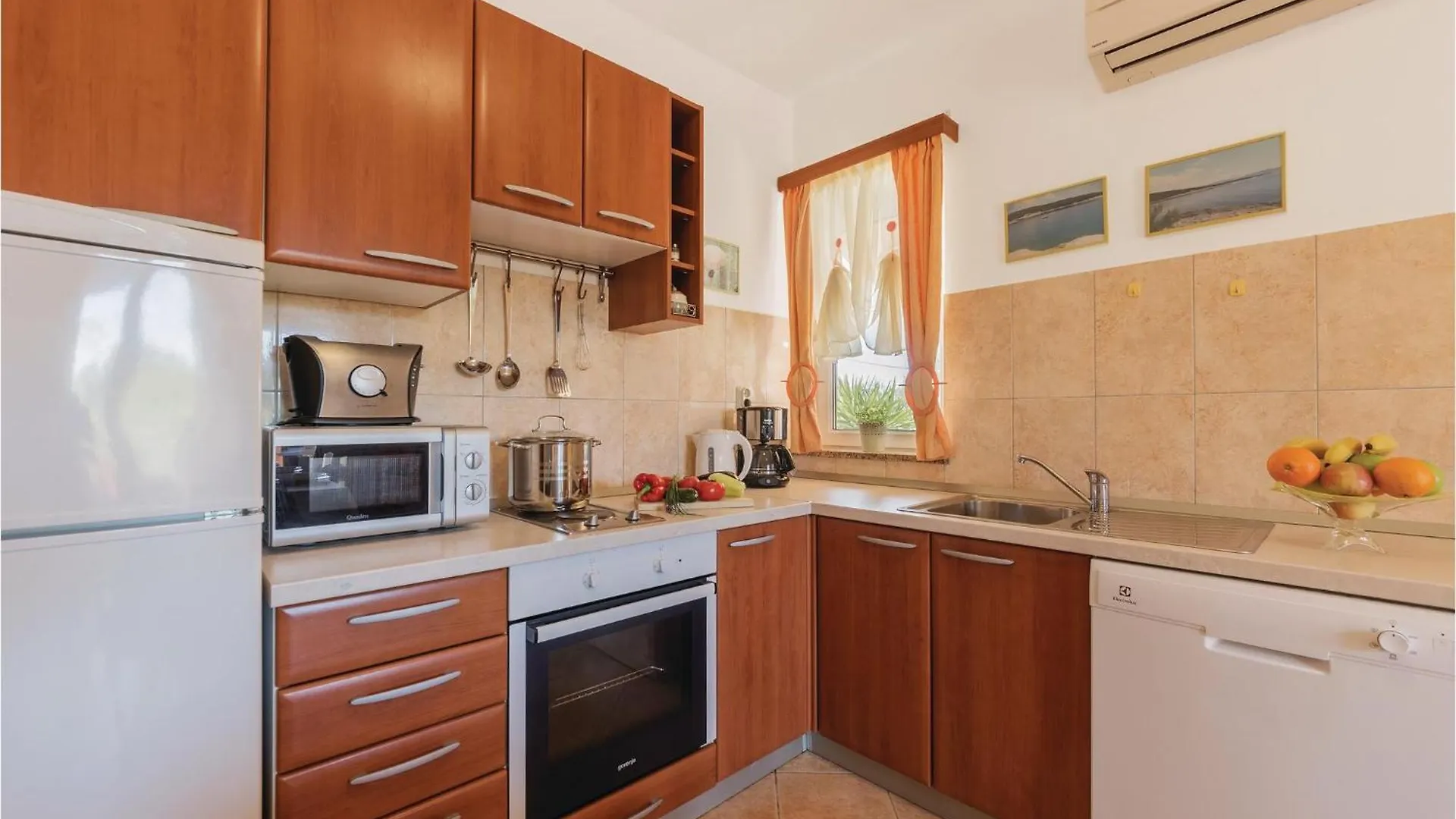 Stunning Home In Krnica With Wifi 0*,  Хорватия